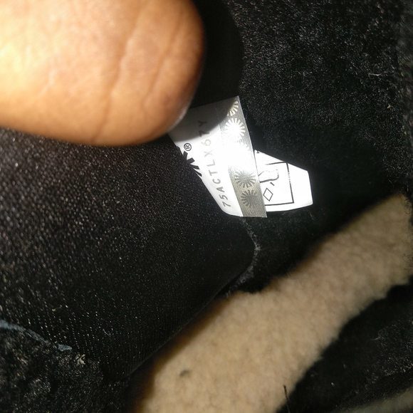 UGG Mismatched Size Glen Wedge Boot  L9 R8 - Picture 8 of 10